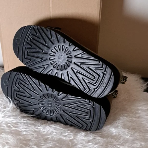 UGG Neumel Heritage Suede Platform Ankle Boots - NWOB - Picture 3 of 6